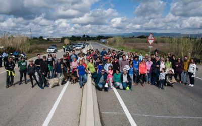 Més d’un centenar de persones es sumen a la caminada per recuperar el Camí de la Canonja