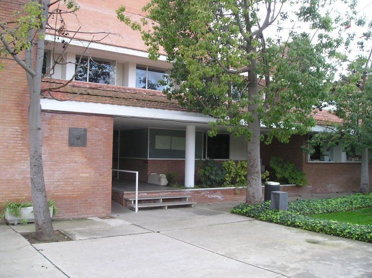 Demanem ampliar els horaris de la biblioteca!