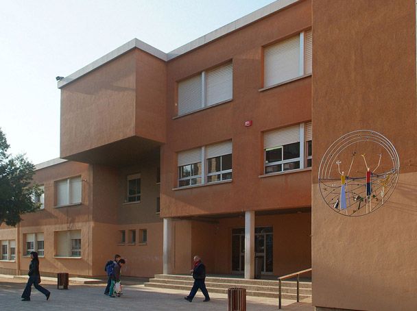 Aprovem un conveni amb la Generalitat per instal·lar ascensors a les escoles