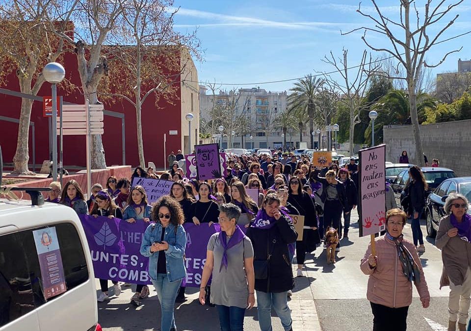 Ens sumem a la manifestació amb motiu del 8M